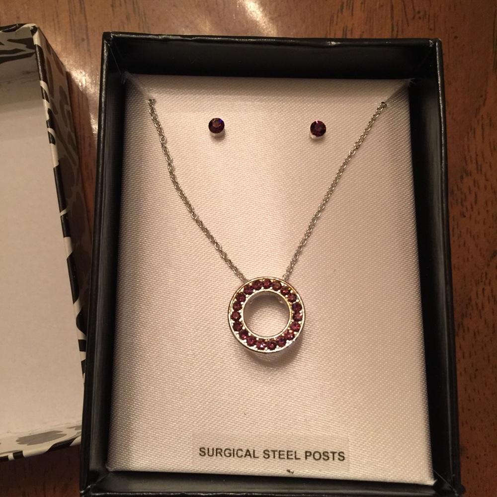 Girl’s necklace and earring set. NEW